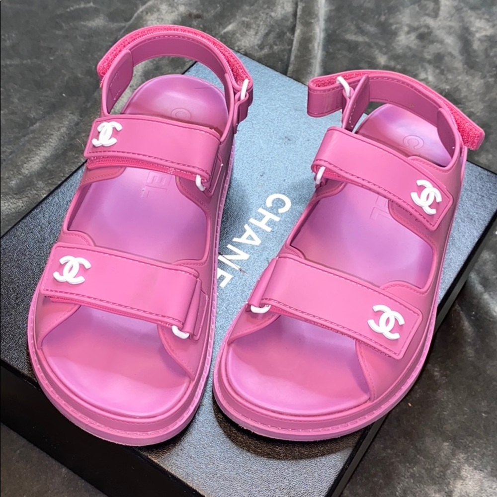 - CHANNEL SANDALS ! reps